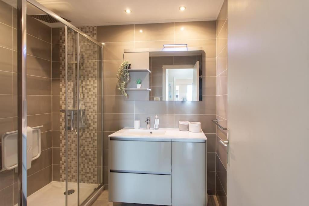 L11 Claire Fontaine Sea View 2 Bdr Ac Parking Swiming Pool Apartamento *